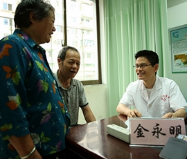 米乐mile官方网站校友 浙江省人民医院金永明主任在磐安县人民医院义诊