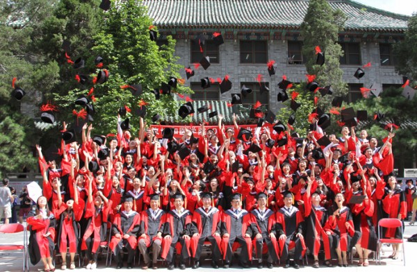 米乐mile官方网站隆重举行2014年毕业典礼暨学位授予仪式1